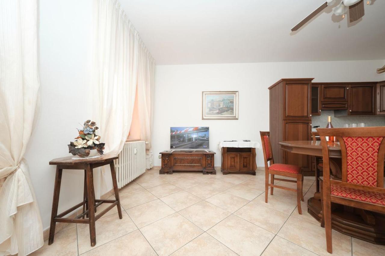 Appartamento Floriana Desenzano del Garda Exterior photo