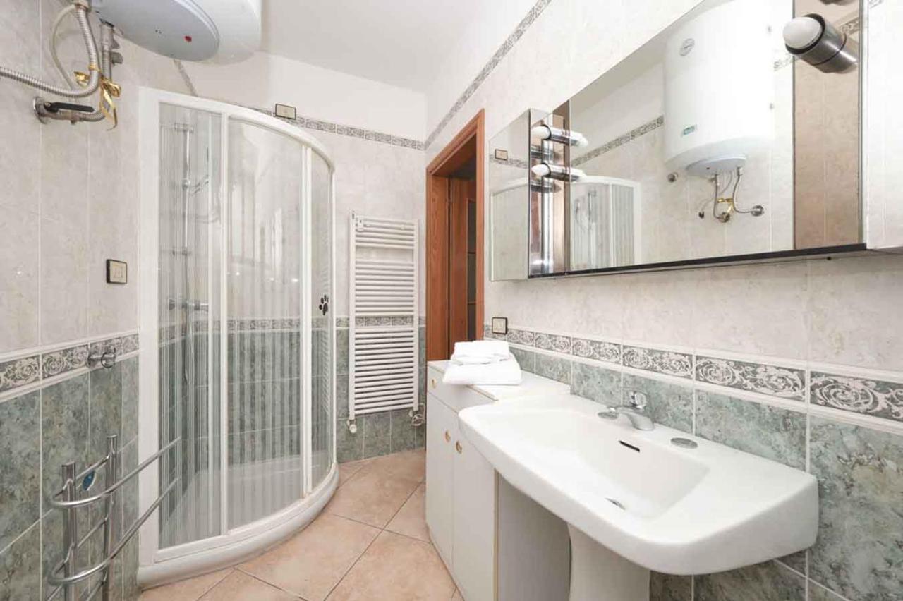 Appartamento Floriana Desenzano del Garda Exterior photo